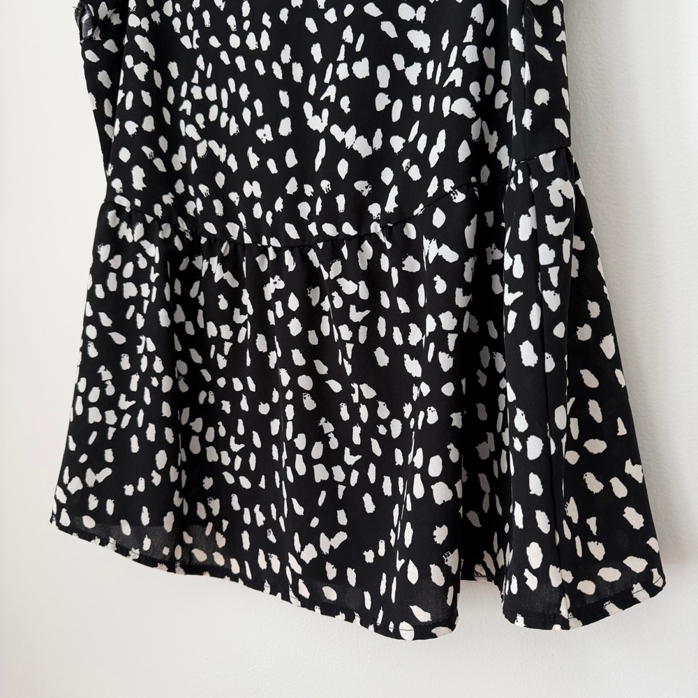 Black + White Printed Flutter Sleeve Women's Top Sz L - Picture 3 of 8
